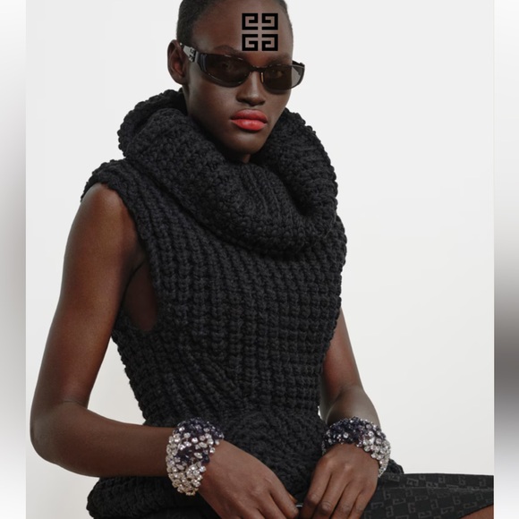 GIVENCHY pearl cuff bracelet - Picture 5 of 5